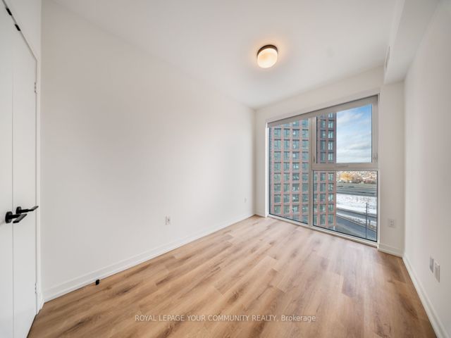 801 - 5 York Garden Way