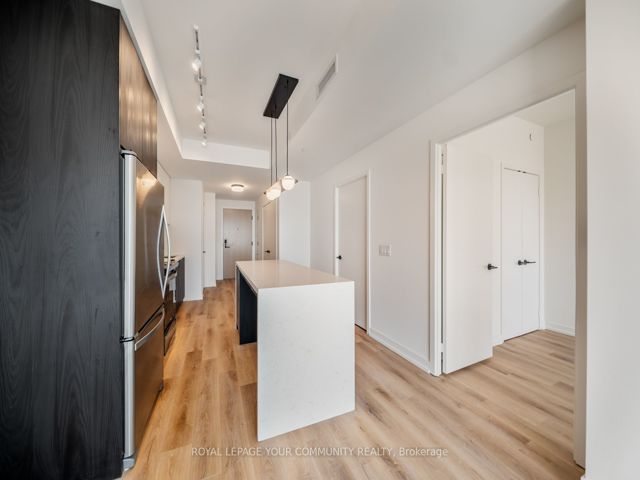 801 - 5 York Garden Way