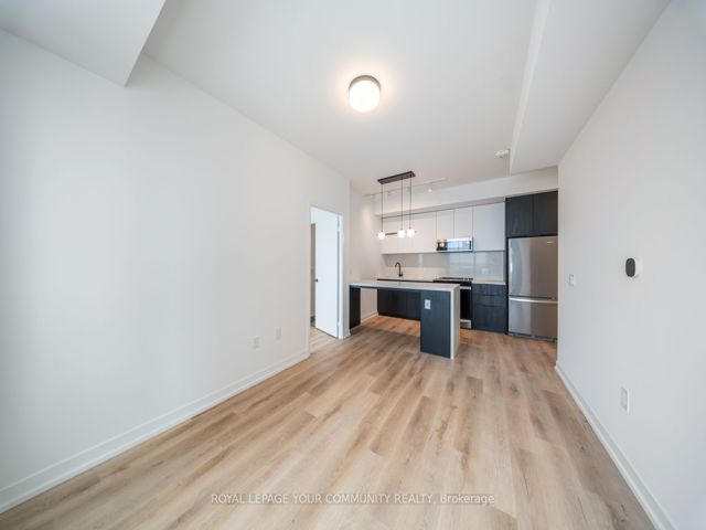 711 - 5 York Garden Way