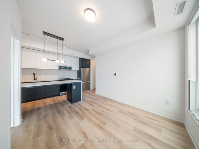 711 - 5 York Garden Way