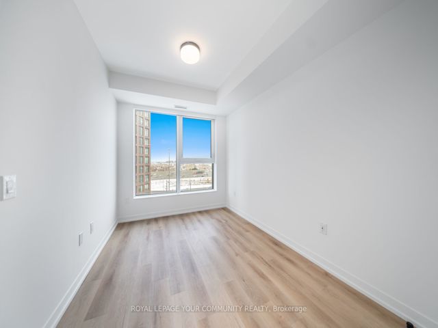 711 - 5 York Garden Way
