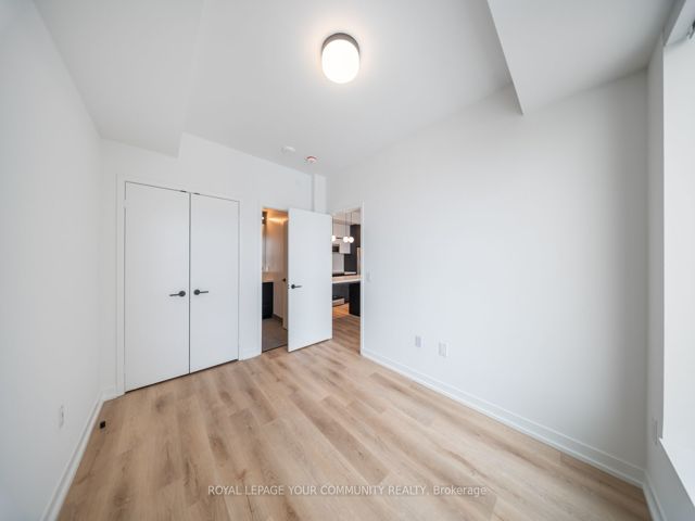 711 - 5 York Garden Way