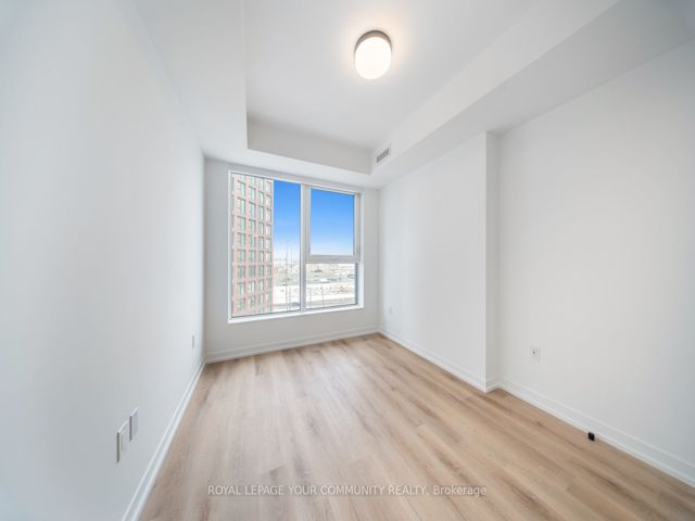 711 - 5 York Garden Way