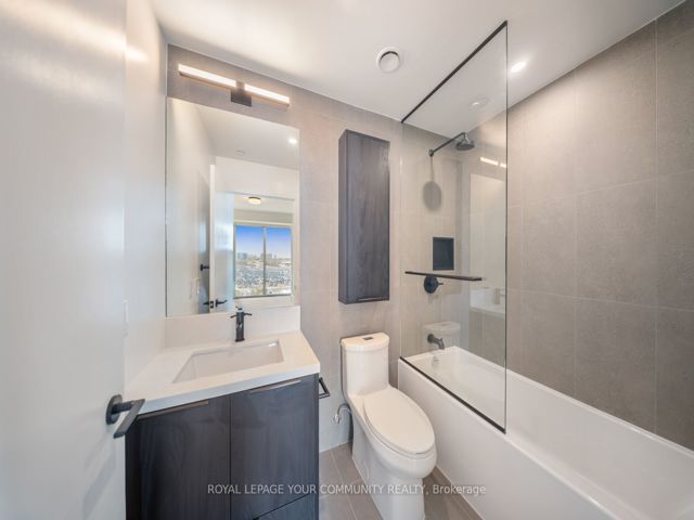 711 - 5 York Garden Way