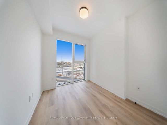 711 - 5 York Garden Way