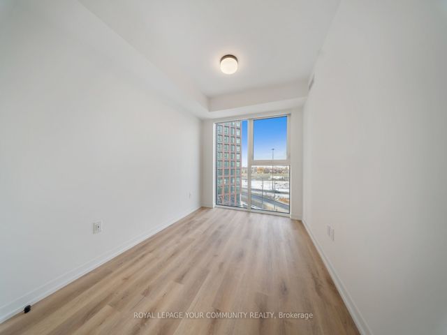 711 - 5 York Garden Way