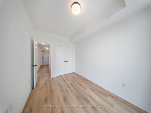 711 - 5 York Garden Way