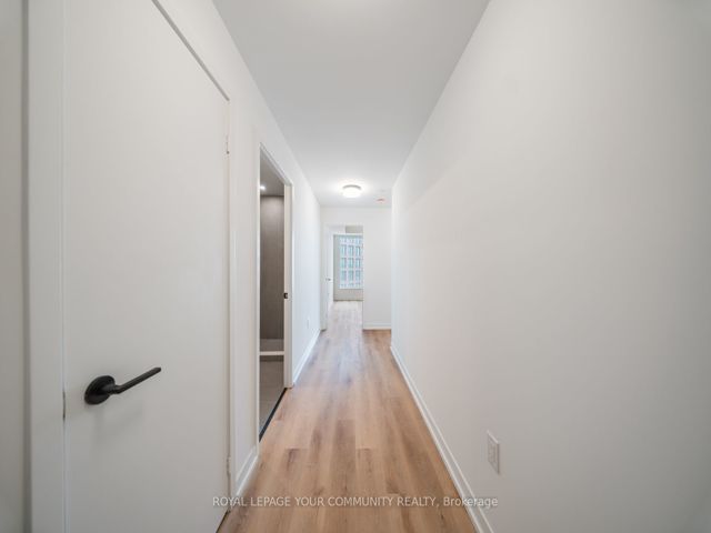 711 - 5 York Garden Way