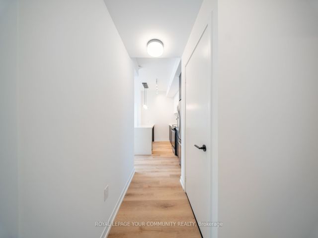 711 - 5 York Garden Way