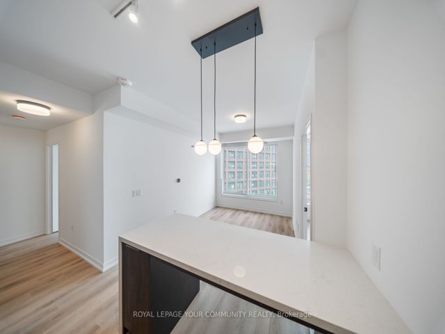 711 - 5 York Garden Way
