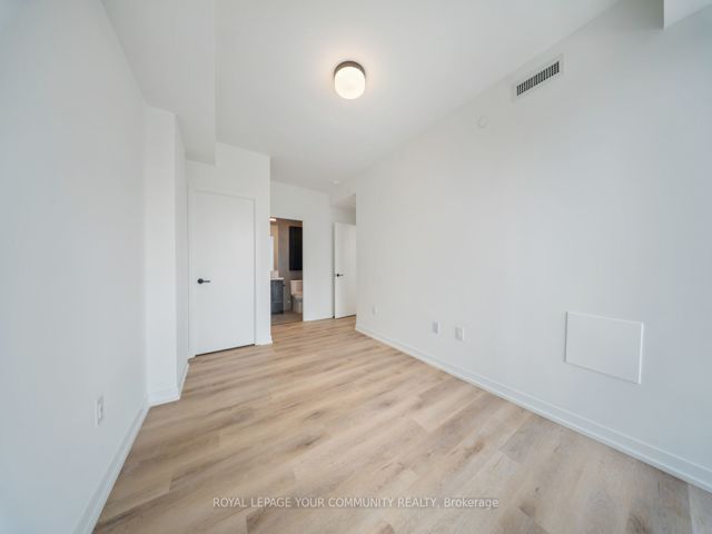 602 - 5 York Garden Way
