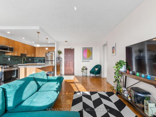 2107 - 360 Ridelle Ave