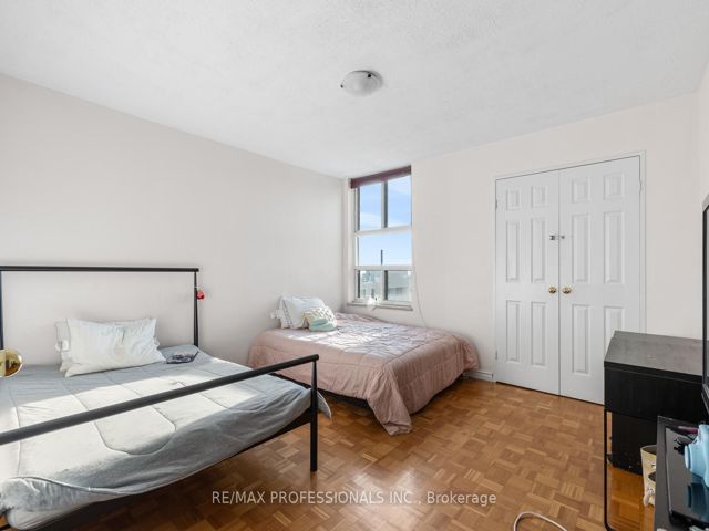 2107 - 360 Ridelle Ave