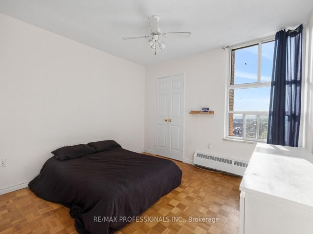 2107 - 360 Ridelle Ave