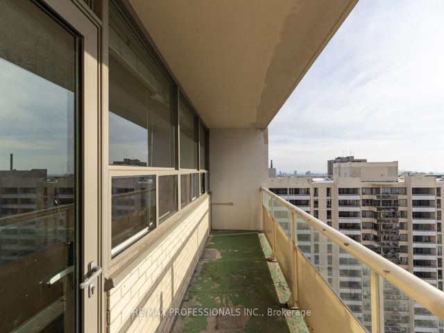 2107 - 360 Ridelle Ave