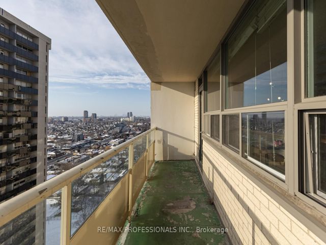 2107 - 360 Ridelle Ave