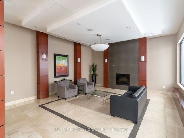 2107 - 360 Ridelle Ave