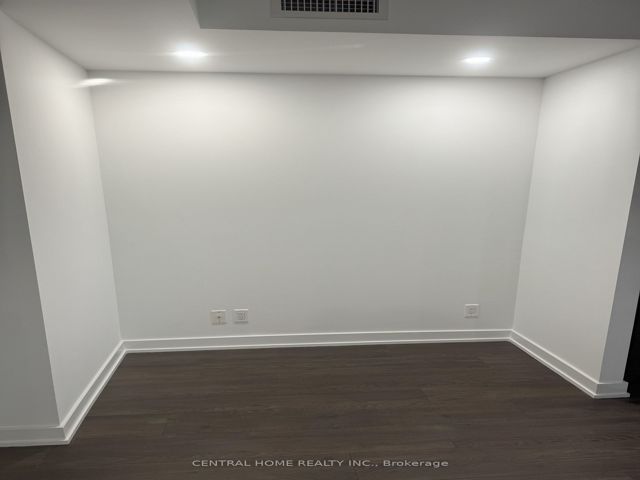 607 - 2220 Lake Shore Blvd W