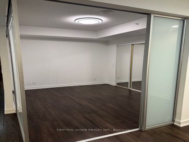 607 - 2220 Lake Shore Blvd W
