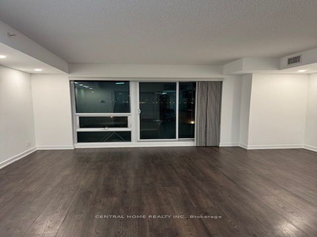 607 - 2220 Lake Shore Blvd W