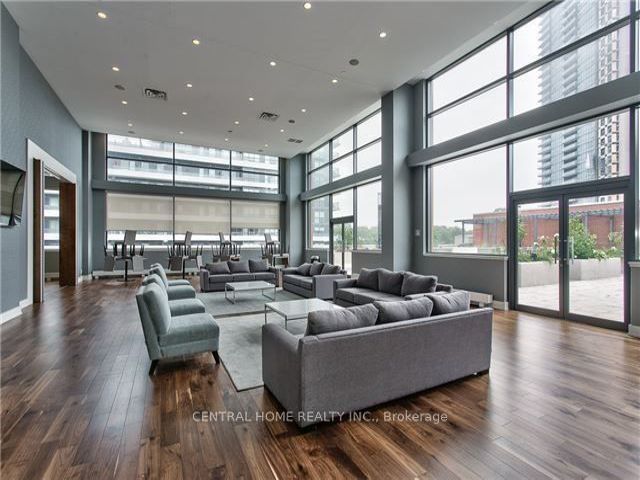 607 - 2220 Lake Shore Blvd W