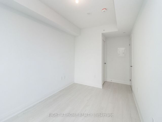 550 - 26 Gibbs Rd