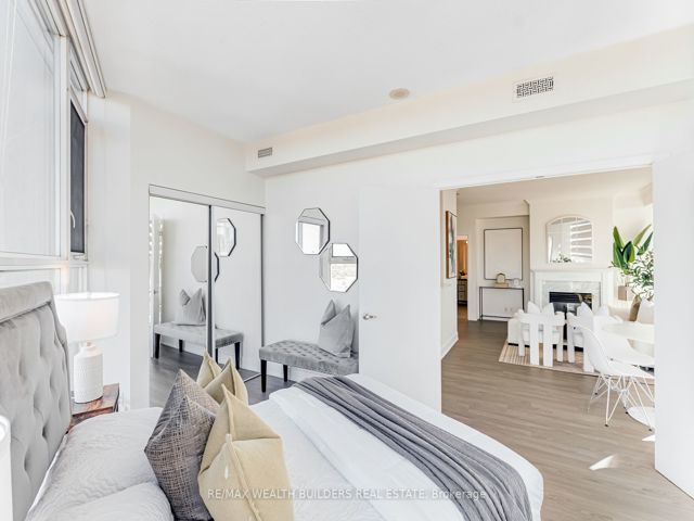 1105 - 2067 Lake Shore Blvd W