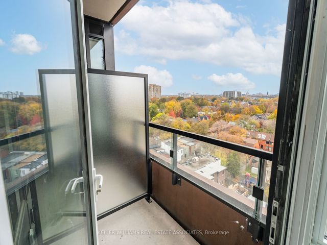 919 - 270 Dufferin St E