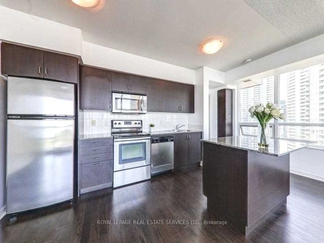 2106 - 2230 Lake Shore Blvd W