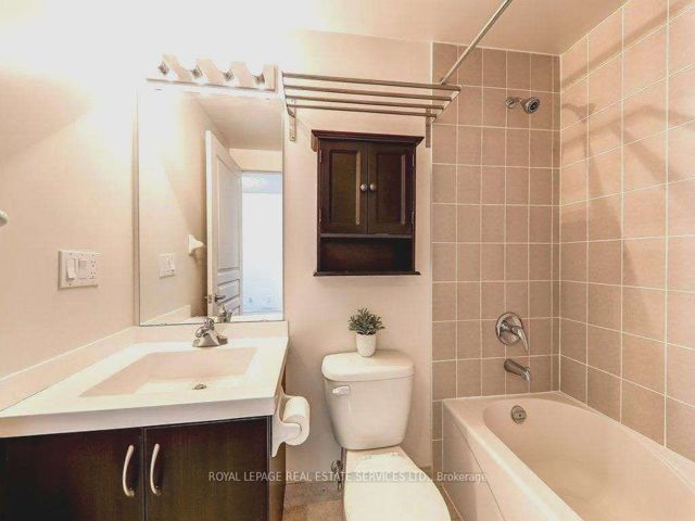 2106 - 2230 Lake Shore Blvd W