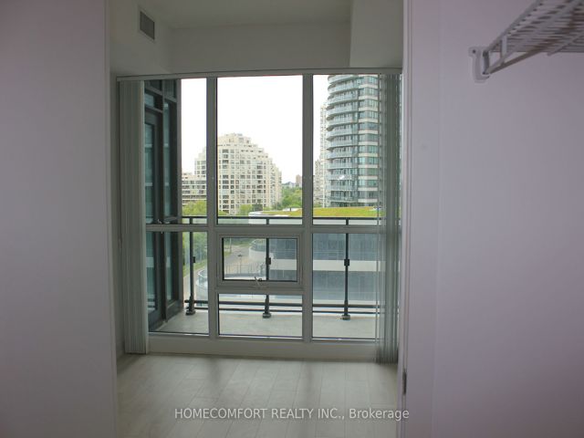 902 - 2200 Lake Shore Blvd W