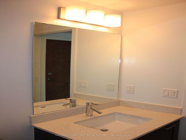 902 - 2200 Lake Shore Blvd W
