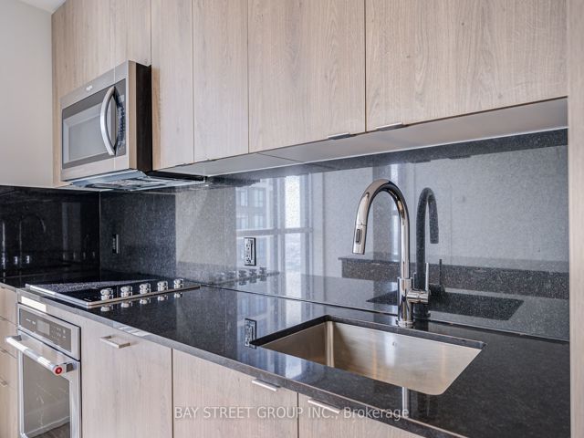 4032 - 5 Mabelle Ave