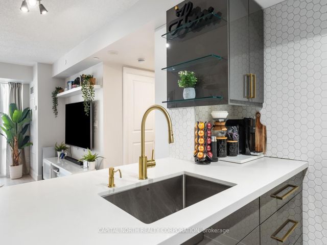 705 - 6 Eva Rd