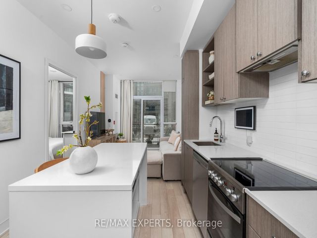 102 - 50 George Butchart Dr