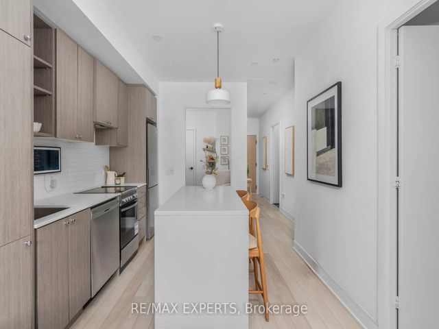 102 - 50 George Butchart Dr