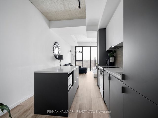 PH807 - 7 Smith Cres