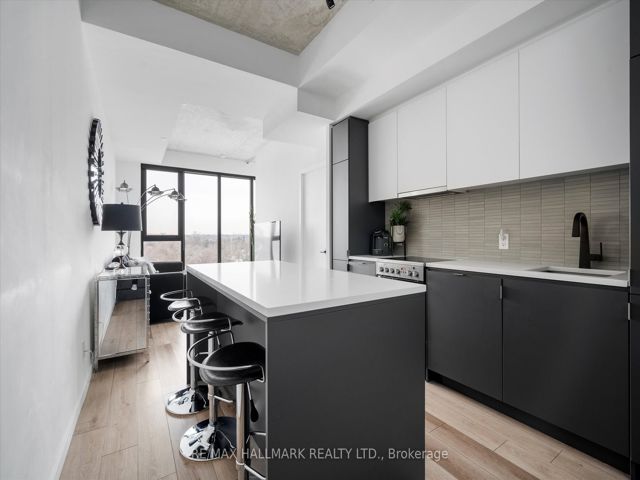 PH807 - 7 Smith Cres