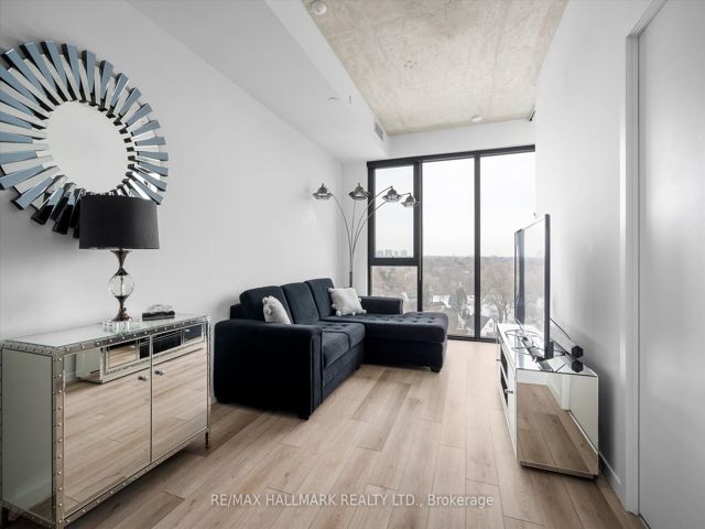 PH807 - 7 Smith Cres