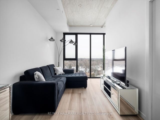 PH807 - 7 Smith Cres