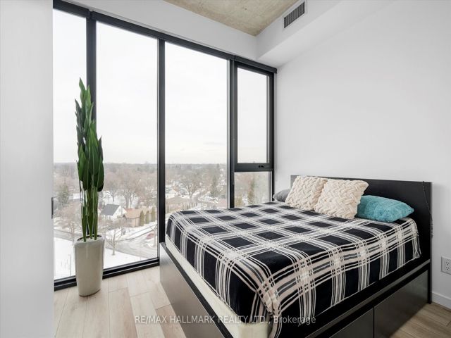 PH807 - 7 Smith Cres