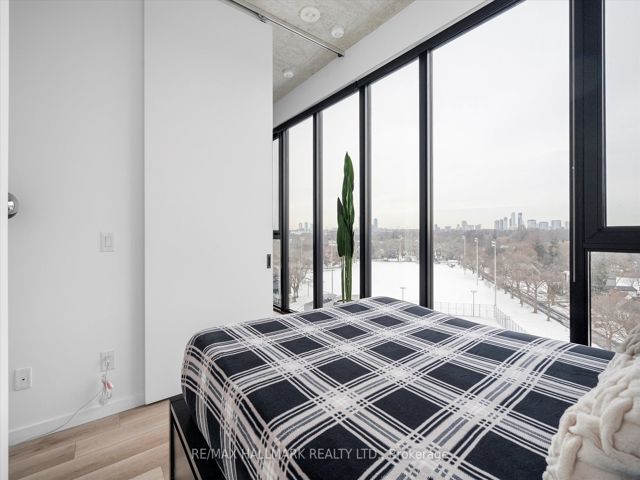 PH807 - 7 Smith Cres