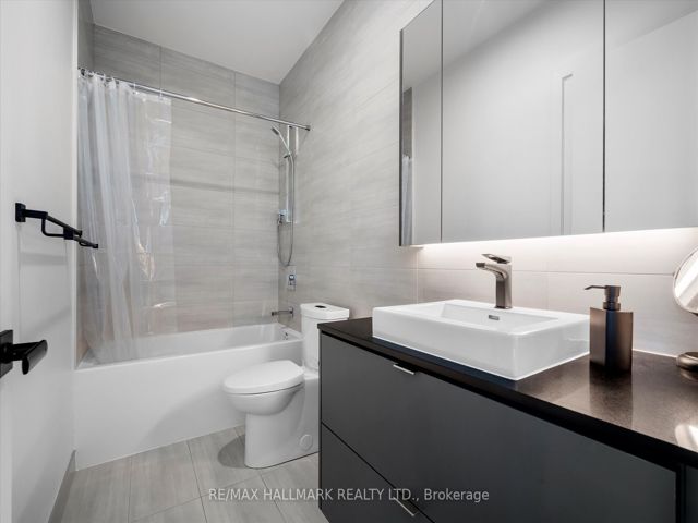 PH807 - 7 Smith Cres