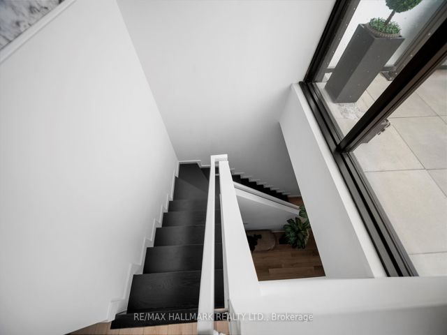 PH807 - 7 Smith Cres