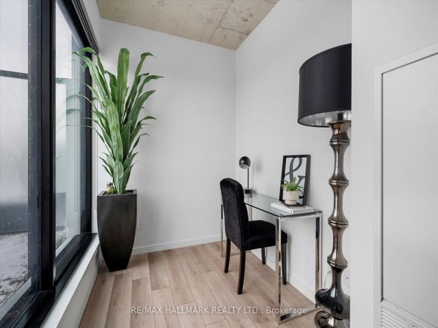 PH807 - 7 Smith Cres