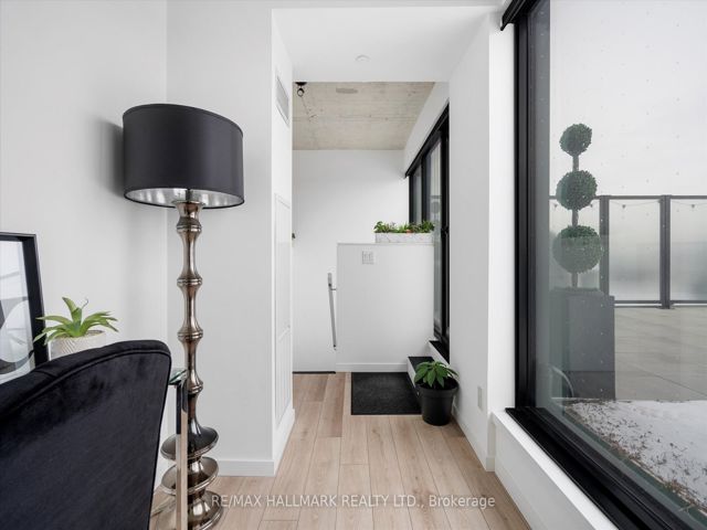 PH807 - 7 Smith Cres