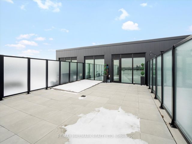 PH807 - 7 Smith Cres