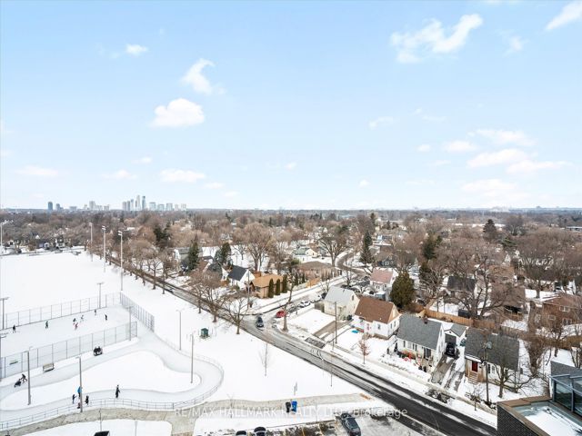 PH807 - 7 Smith Cres