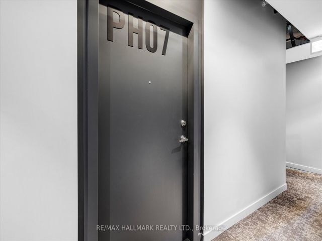 PH807 - 7 Smith Cres