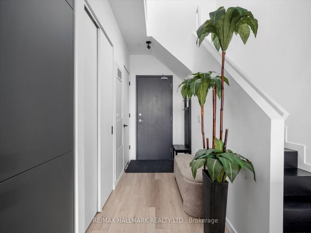 PH807 - 7 Smith Cres